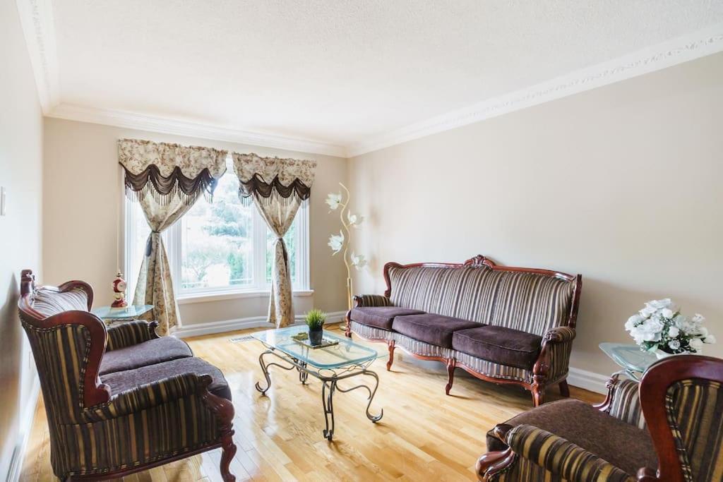 Beautiful Home 4 Bed, 3 Bath, Garage, Backyard! Місісаґа Екстер'єр фото