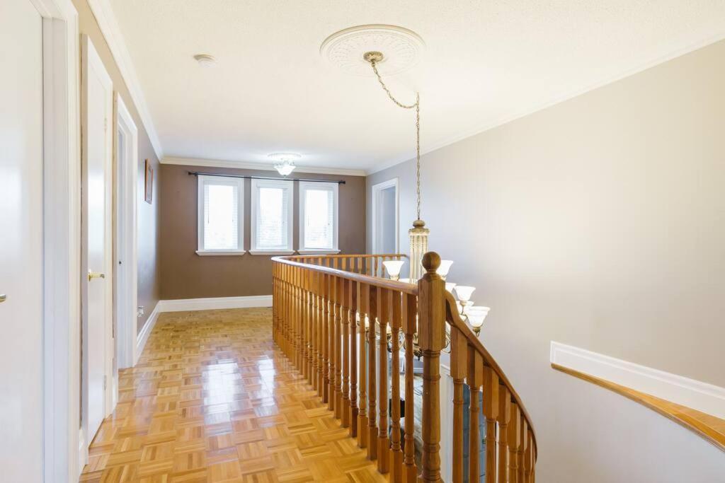 Beautiful Home 4 Bed, 3 Bath, Garage, Backyard! Місісаґа Екстер'єр фото