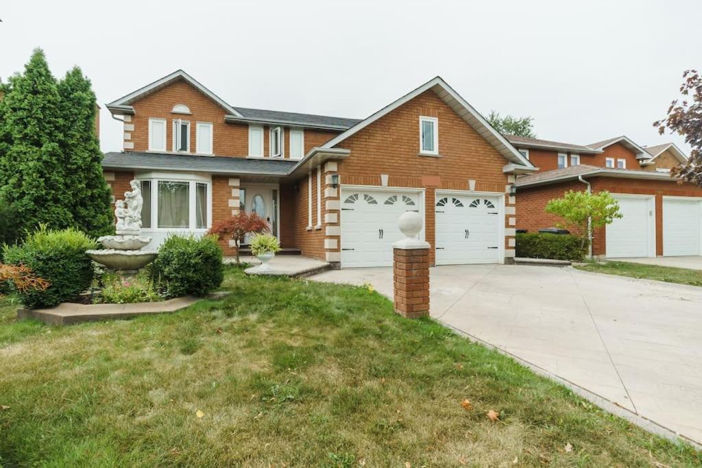 Beautiful Home 4 Bed, 3 Bath, Garage, Backyard! Місісаґа Екстер'єр фото