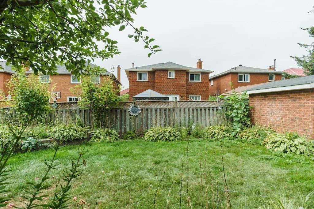 Beautiful Home 4 Bed, 3 Bath, Garage, Backyard! Місісаґа Екстер'єр фото