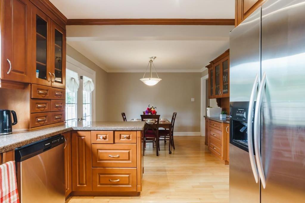 Beautiful Home 4 Bed, 3 Bath, Garage, Backyard! Місісаґа Екстер'єр фото
