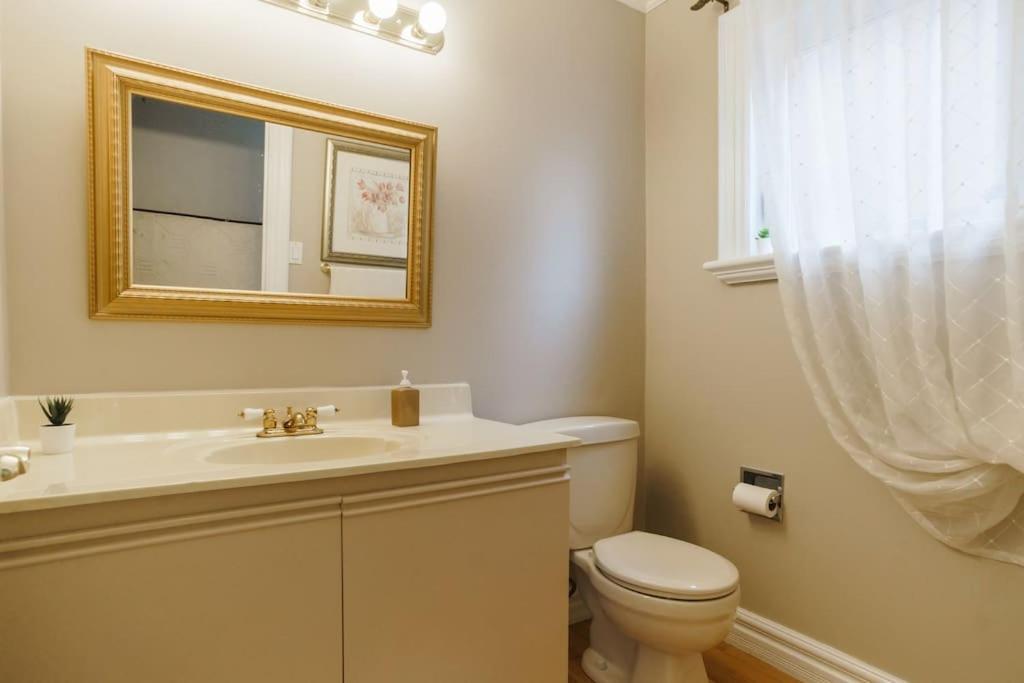 Beautiful Home 4 Bed, 3 Bath, Garage, Backyard! Місісаґа Екстер'єр фото