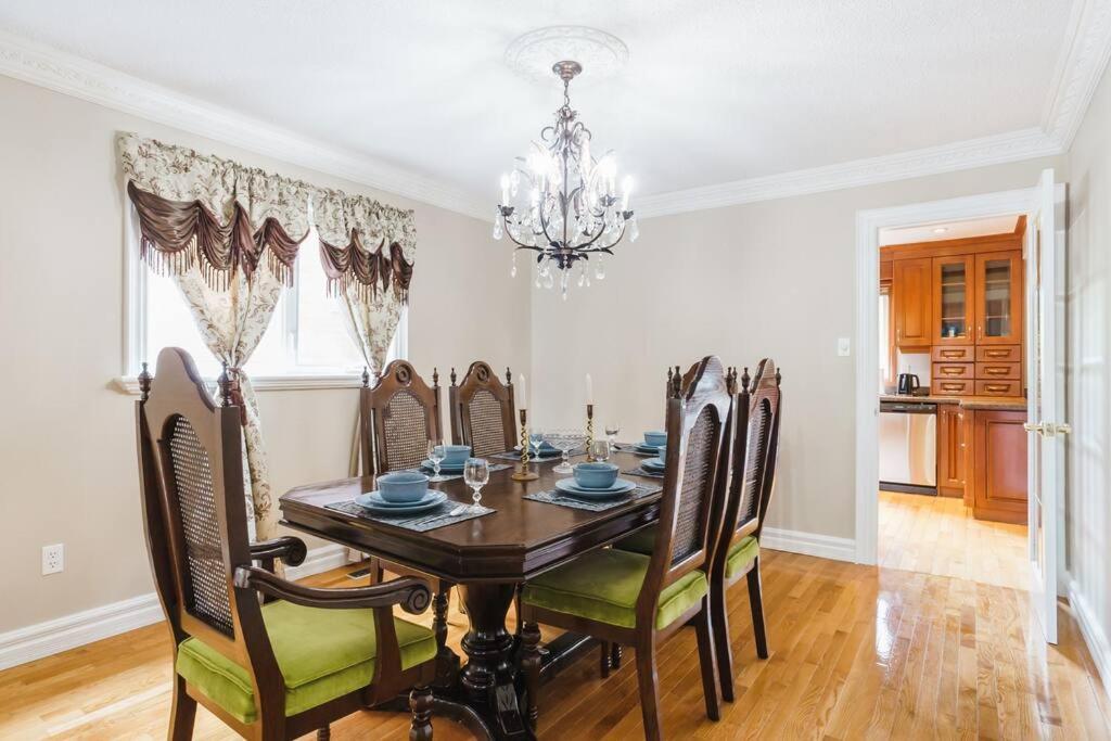 Beautiful Home 4 Bed, 3 Bath, Garage, Backyard! Місісаґа Екстер'єр фото