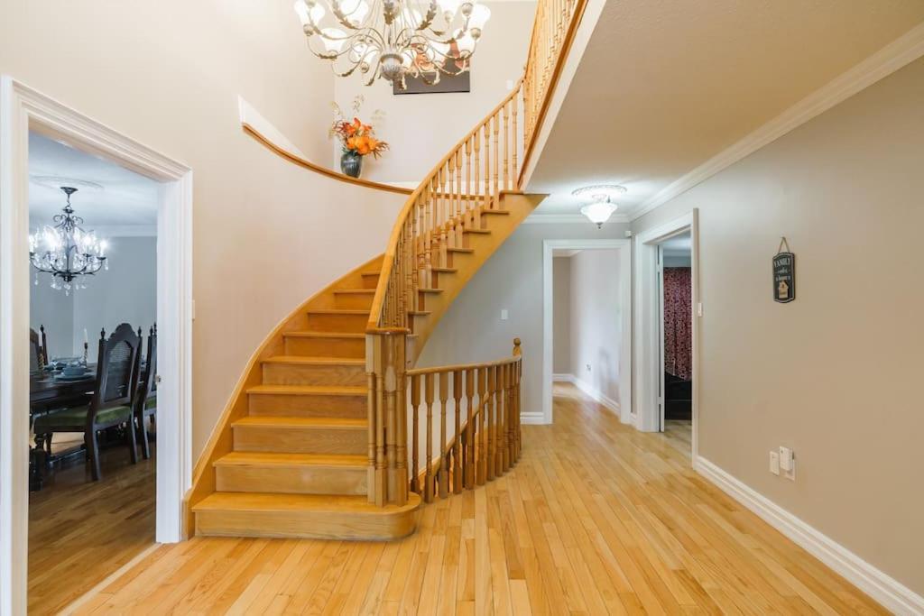 Beautiful Home 4 Bed, 3 Bath, Garage, Backyard! Місісаґа Екстер'єр фото