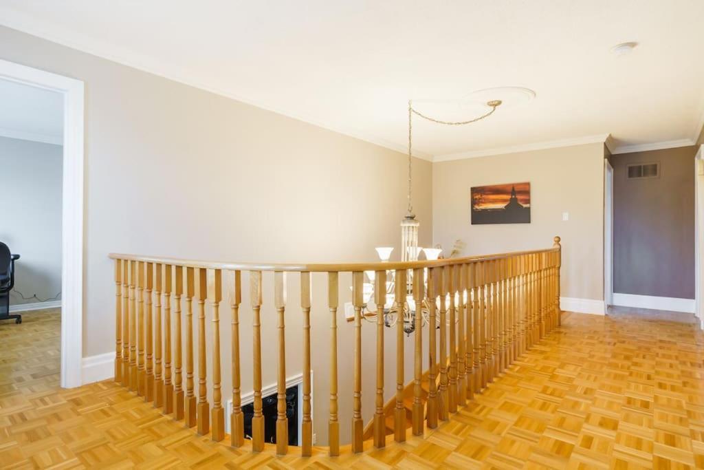 Beautiful Home 4 Bed, 3 Bath, Garage, Backyard! Місісаґа Екстер'єр фото