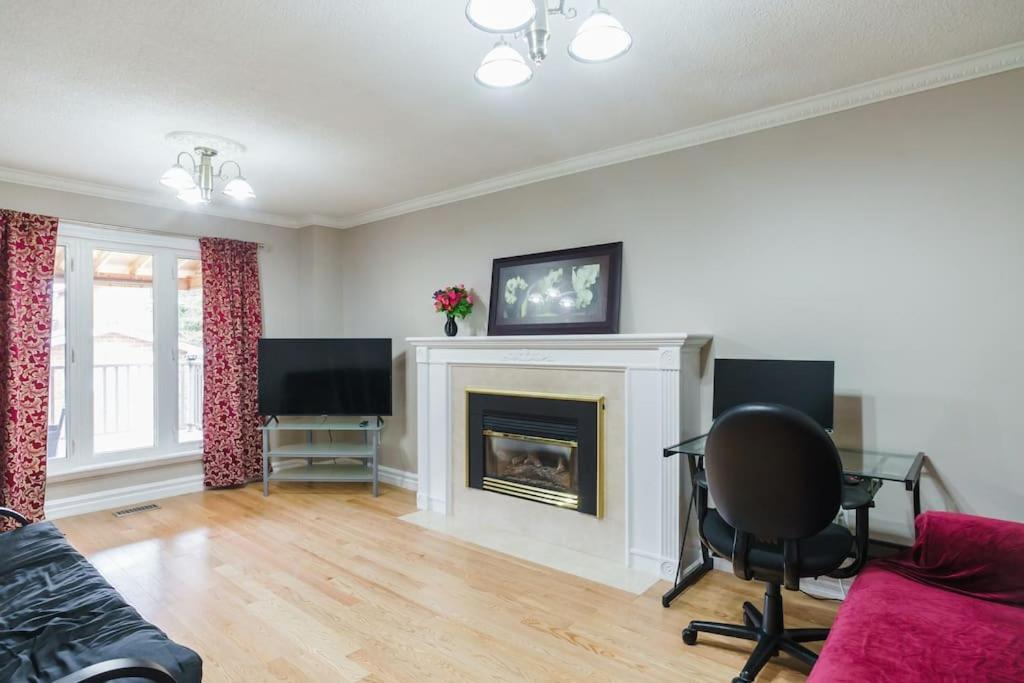 Beautiful Home 4 Bed, 3 Bath, Garage, Backyard! Місісаґа Екстер'єр фото